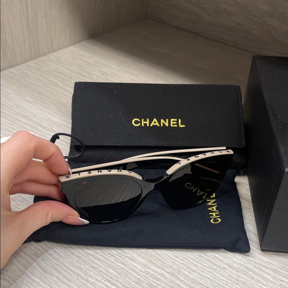 CHANEL Sunglasses